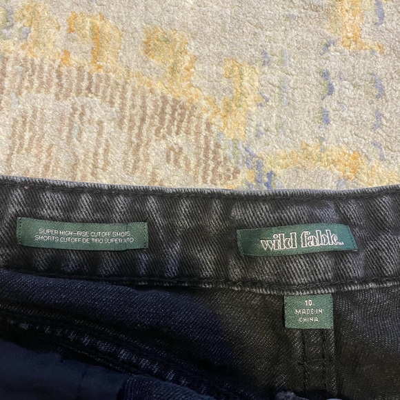 Women’s jean shorts (black)
Women’s 10 - Picture 3 of 3